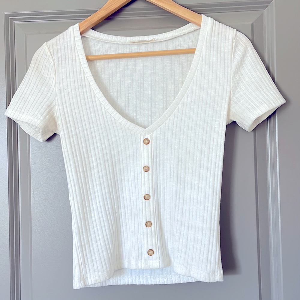 white buttoned crop top - size M